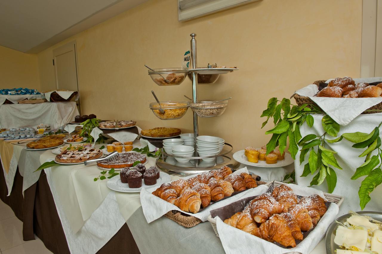 Hotel Borgo Marina Rodi Garganico Buitenkant foto