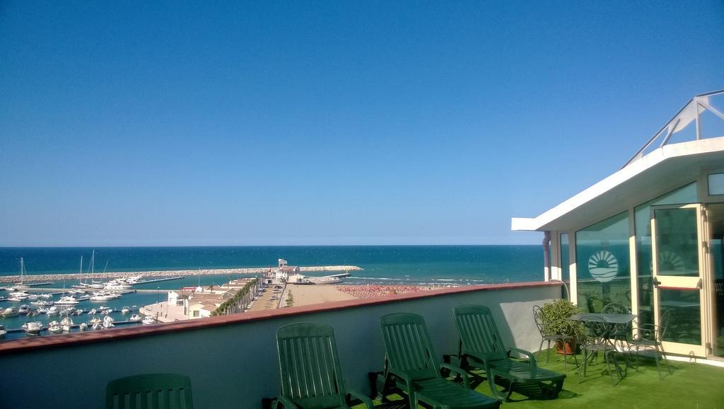 Hotel Borgo Marina Rodi Garganico Buitenkant foto